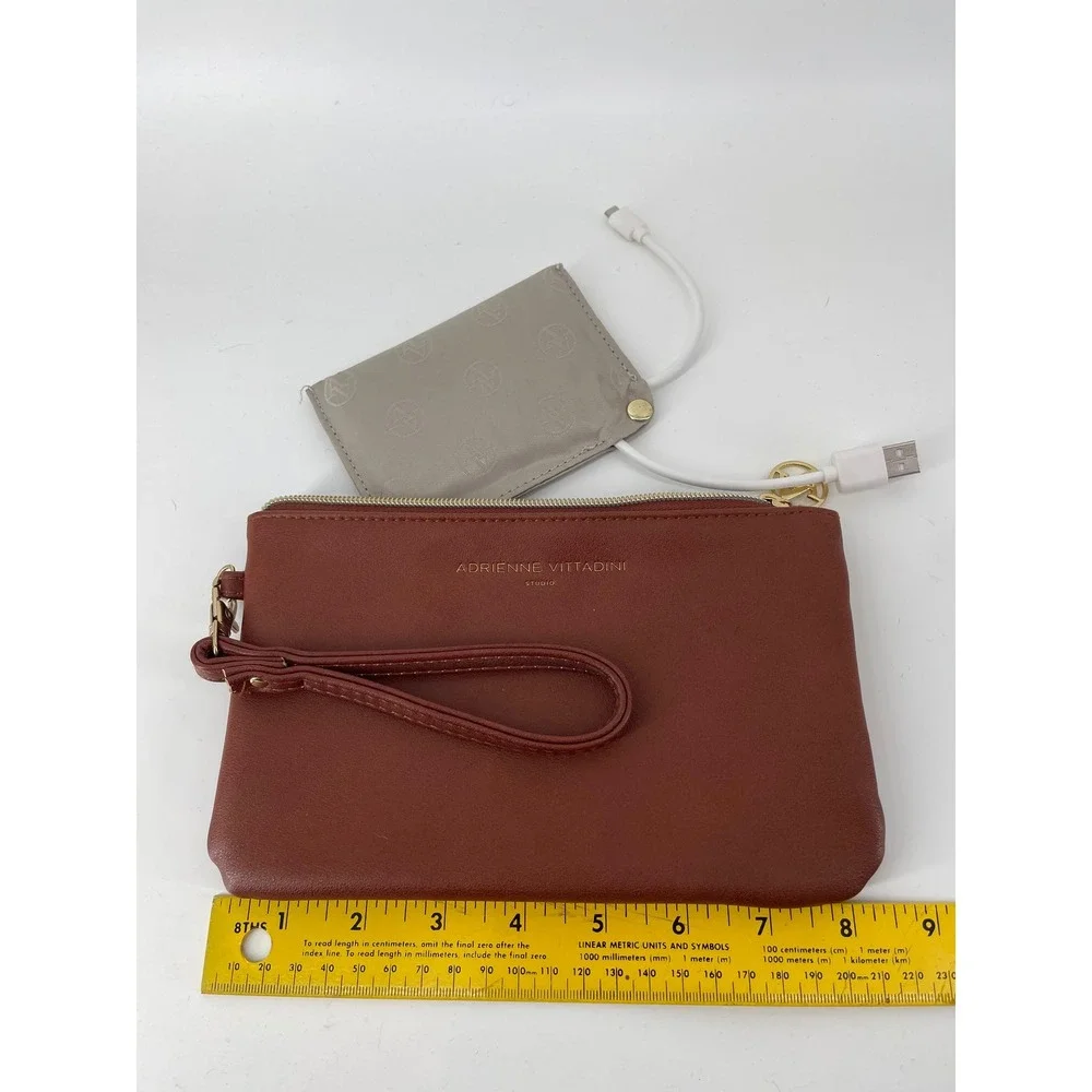 Adrienne Vittadini Charging Wristlet Women OS Brown Excellent Power Bank Clutch